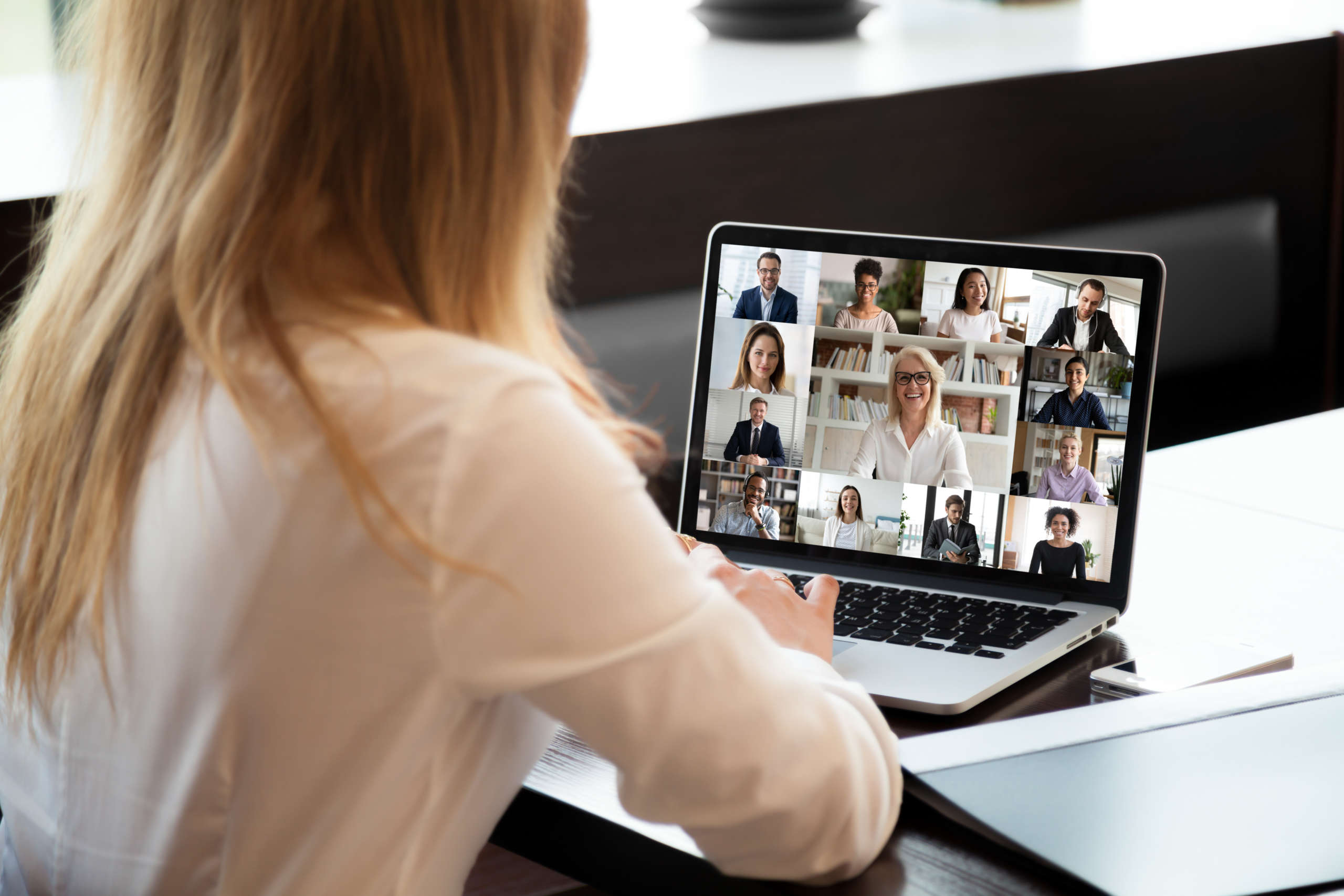 Use Live Video to Encourage Collaboration Among Hybrid Employees